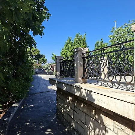 Giovanna - Spacious Lovely Apartmán *